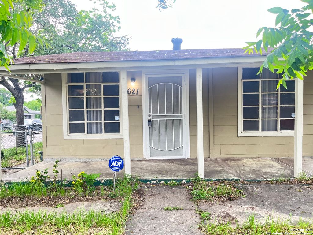621 S ELMENDORF, San Antonio, TX 78207