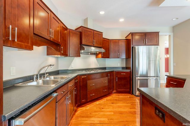 8119 Inverness Lakes Trail, Fort Wayne, IN 46804