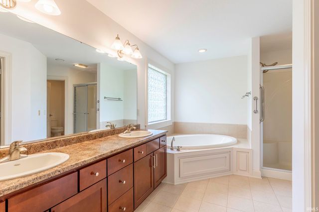 8119 Inverness Lakes Trail, Fort Wayne, IN 46804