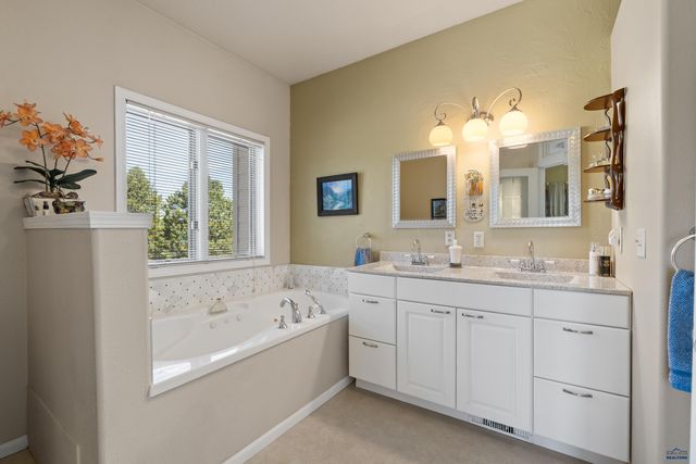 8151 LABRADOR TR, Rapid City, SD 57702