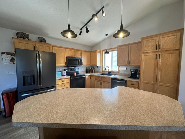 18066 Lincoln Circle NW, Elk River, MN 55330