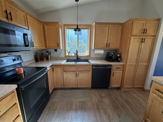 18066 Lincoln Circle NW, Elk River, MN 55330