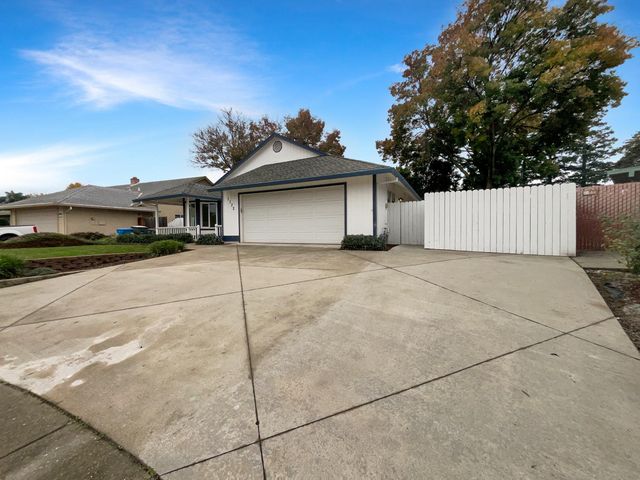 1172 Willow Creek Dr, Yuba City, CA 95991