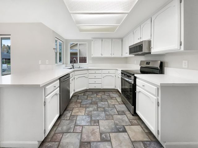 1172 Willow Creek Dr, Yuba City, CA 95991