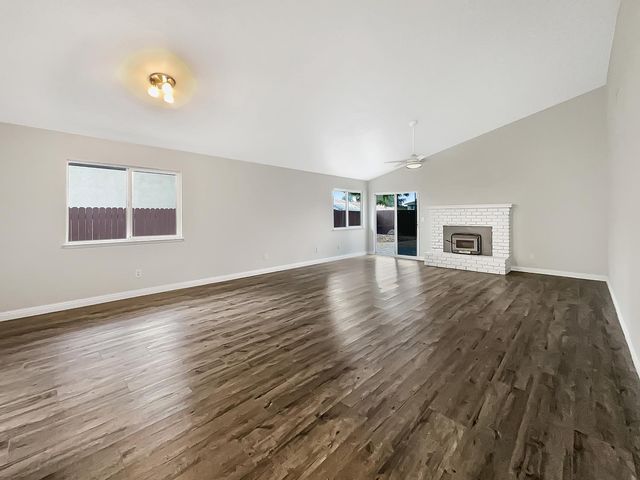 1172 Willow Creek Dr, Yuba City, CA 95991