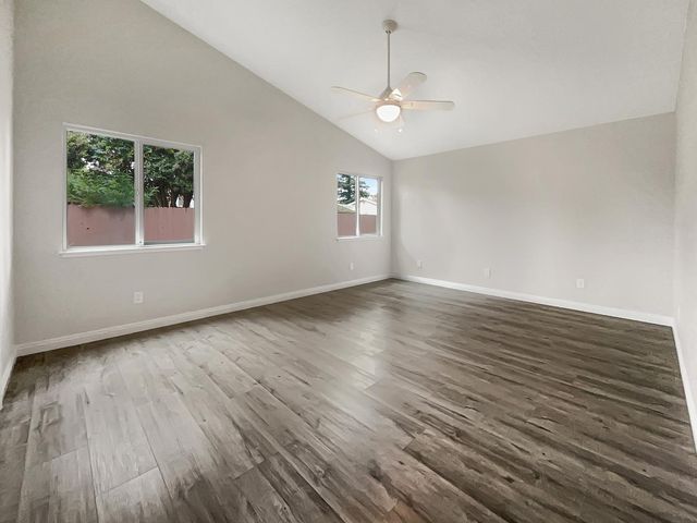 1172 Willow Creek Dr, Yuba City, CA 95991