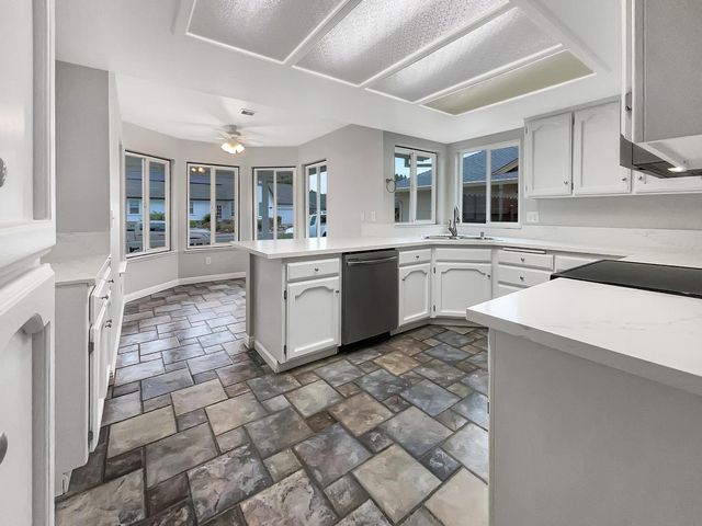 1172 Willow Creek Dr, Yuba City, CA 95991