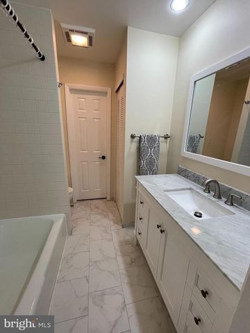 121 E CHELSEA CIR, Newtown Square, PA 19073