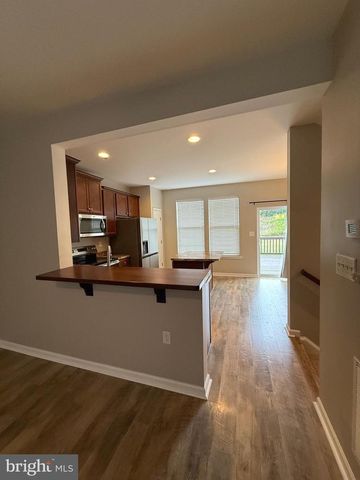 23 LANDIS CT, Falling Waters, WV 25419