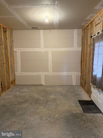 23 LANDIS CT, Falling Waters, WV 25419