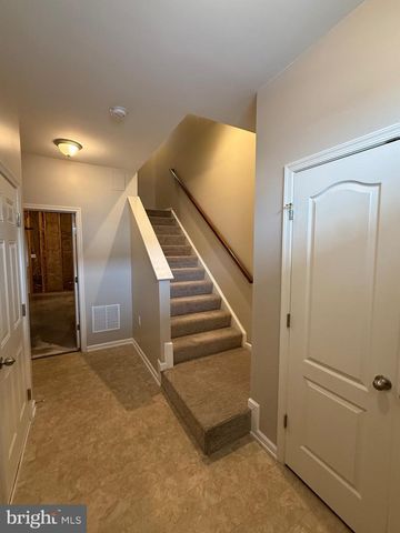 23 LANDIS CT, Falling Waters, WV 25419