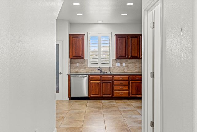 3650 Sardinia Island Way, Sacramento, CA 95834