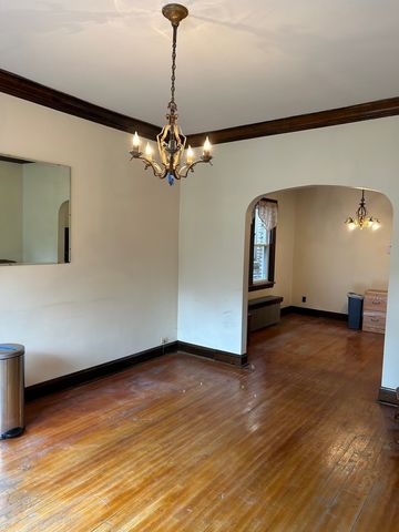 2960 S Poplar Avenue, Chicago, IL 60608