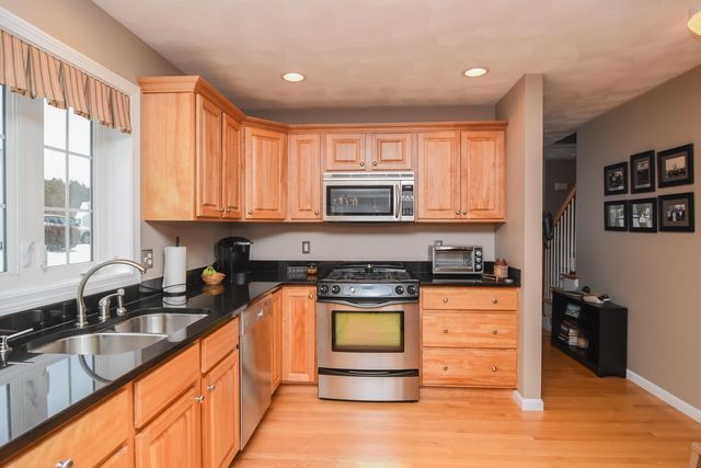 46 Hadleigh Road, Windham, NH 03087