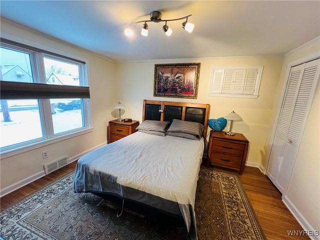 249 North Meadowbrook Parkway, Cheektowaga, NY 14206