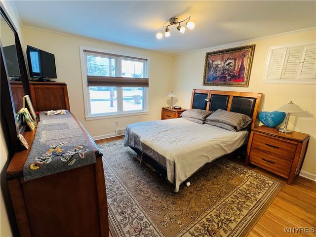 249 North Meadowbrook Parkway, Cheektowaga, NY 14206