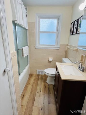 249 North Meadowbrook Parkway, Cheektowaga, NY 14206