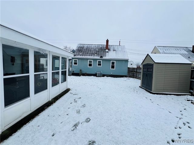 249 North Meadowbrook Parkway, Cheektowaga, NY 14206