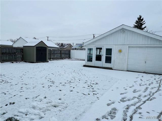 249 North Meadowbrook Parkway, Cheektowaga, NY 14206