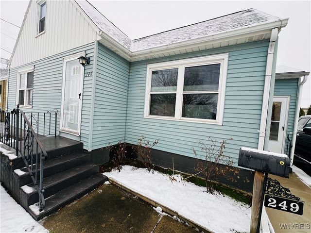 249 North Meadowbrook Parkway, Cheektowaga, NY 14206