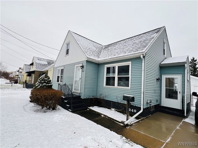 249 North Meadowbrook Parkway, Cheektowaga, NY 14206