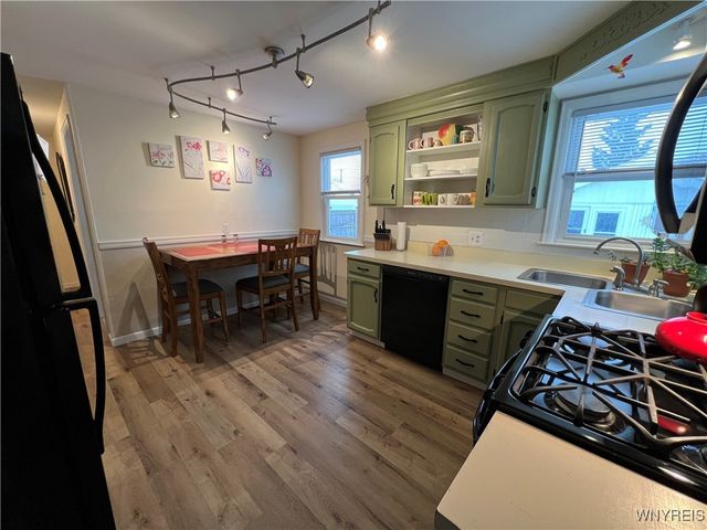 249 North Meadowbrook Parkway, Cheektowaga, NY 14206