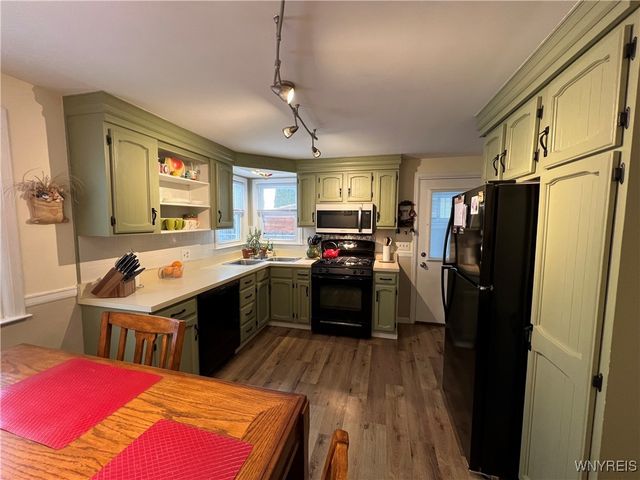 249 North Meadowbrook Parkway, Cheektowaga, NY 14206