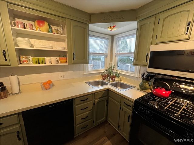 249 North Meadowbrook Parkway, Cheektowaga, NY 14206