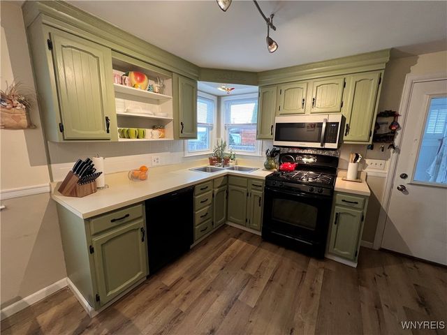 249 North Meadowbrook Parkway, Cheektowaga, NY 14206