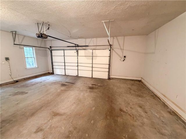 125 Farr Lake Drive, Tyrone, GA 30290