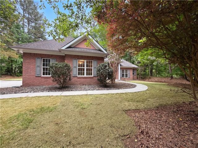 125 Farr Lake Drive, Tyrone, GA 30290