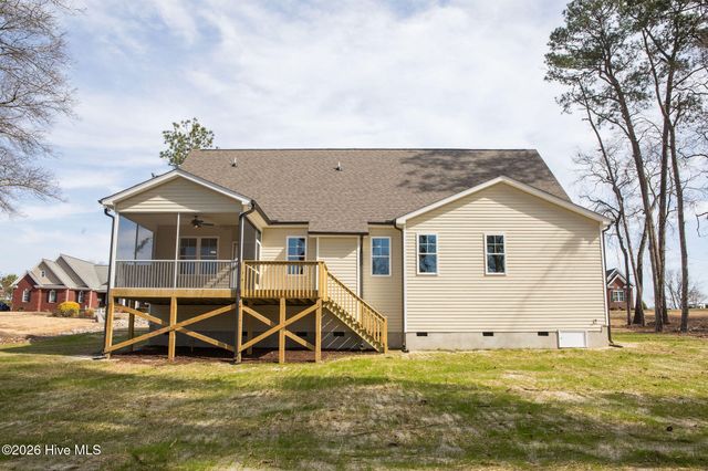 504 Pointe Drive, La Grange, NC 28551