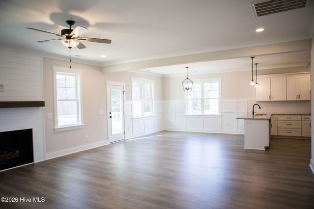 504 Pointe Drive, La Grange, NC 28551