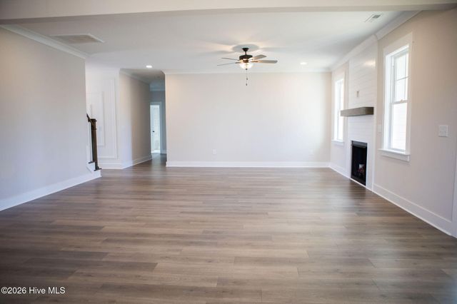 504 Pointe Drive, La Grange, NC 28551