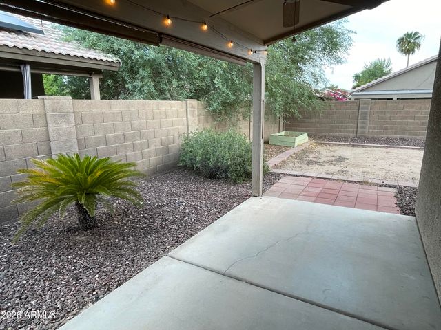 2311 E KELTON Lane, Phoenix, AZ 85022
