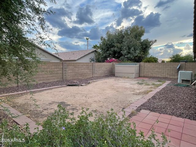 2311 E KELTON Lane, Phoenix, AZ 85022