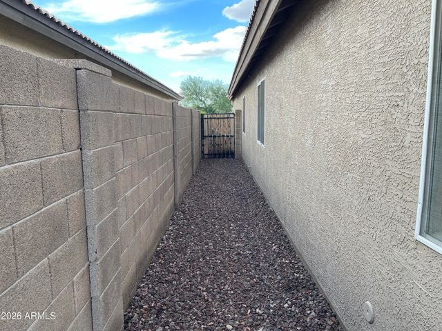 2311 E KELTON Lane, Phoenix, AZ 85022