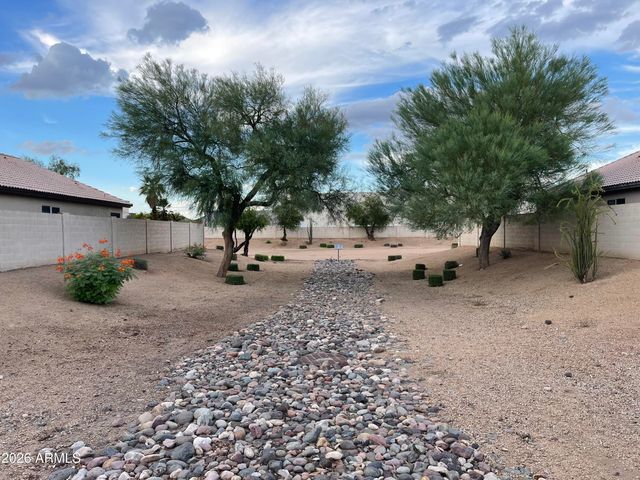 2311 E KELTON Lane, Phoenix, AZ 85022