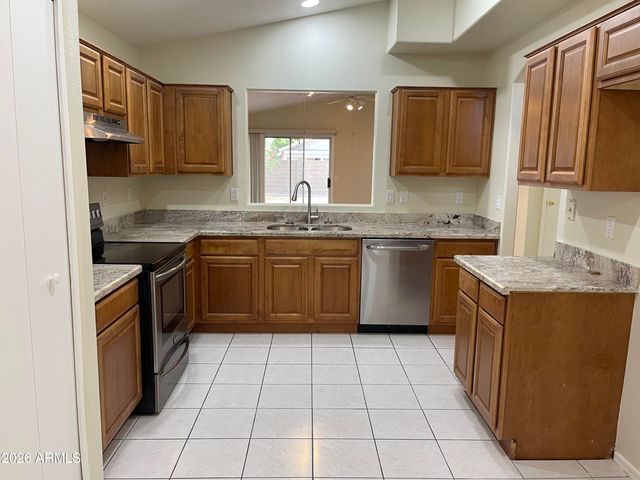 2311 E KELTON Lane, Phoenix, AZ 85022