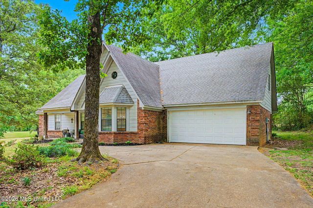 2601 Birch Island Drive, Nesbit, MS 38651