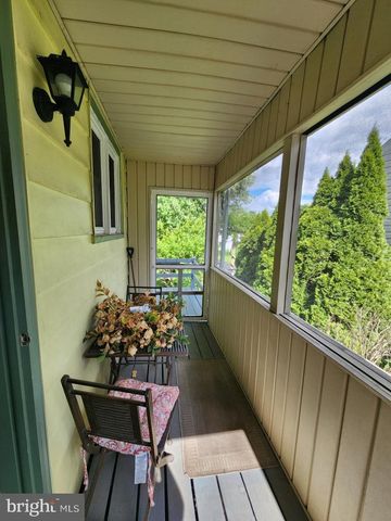 341 N BROAD ST, Lititz, PA 17543