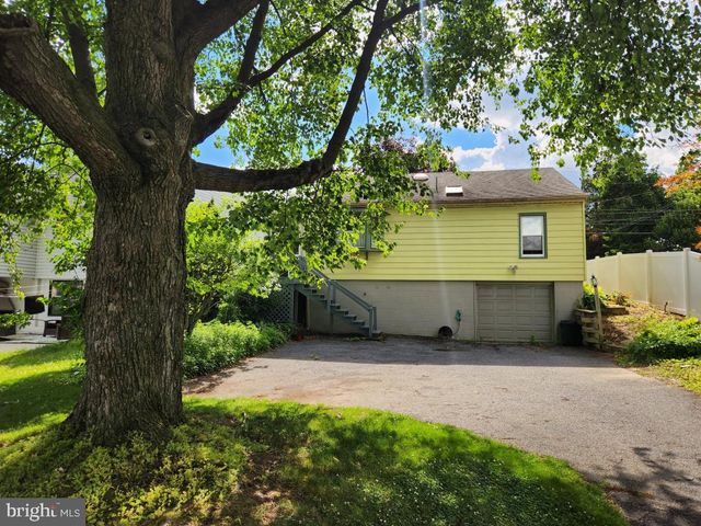 341 N BROAD ST, Lititz, PA 17543