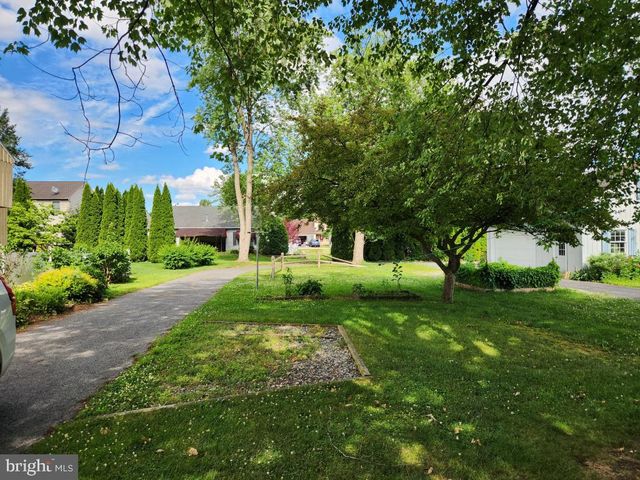 341 N BROAD ST, Lititz, PA 17543