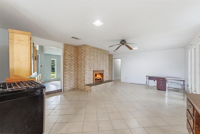 1502 20th Avenue N, Texas City, TX 77590
