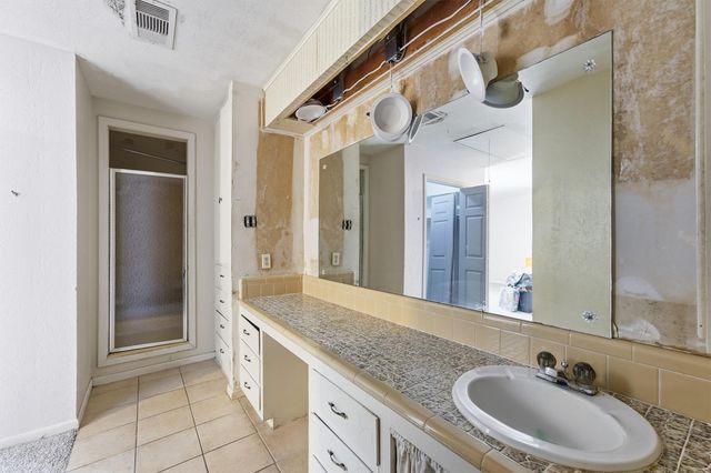 1502 20th Avenue N, Texas City, TX 77590