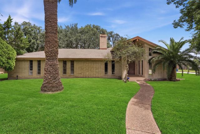 1502 20th Avenue N, Texas City, TX 77590