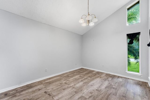 1502 20th Avenue N, Texas City, TX 77590