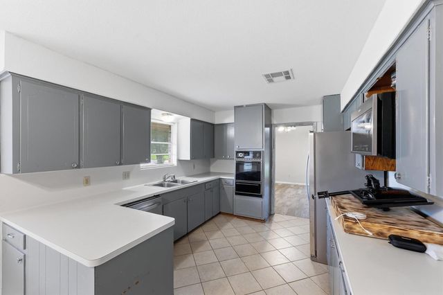 1502 20th Avenue N, Texas City, TX 77590