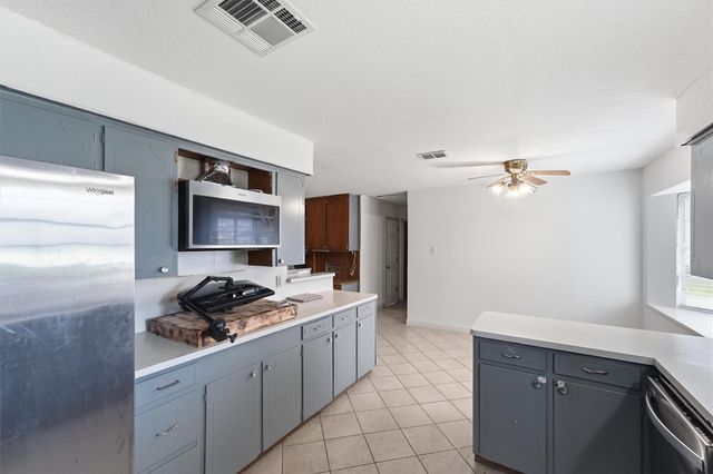 1502 20th Avenue N, Texas City, TX 77590