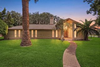 1502 20th Avenue N, Texas City, TX 77590